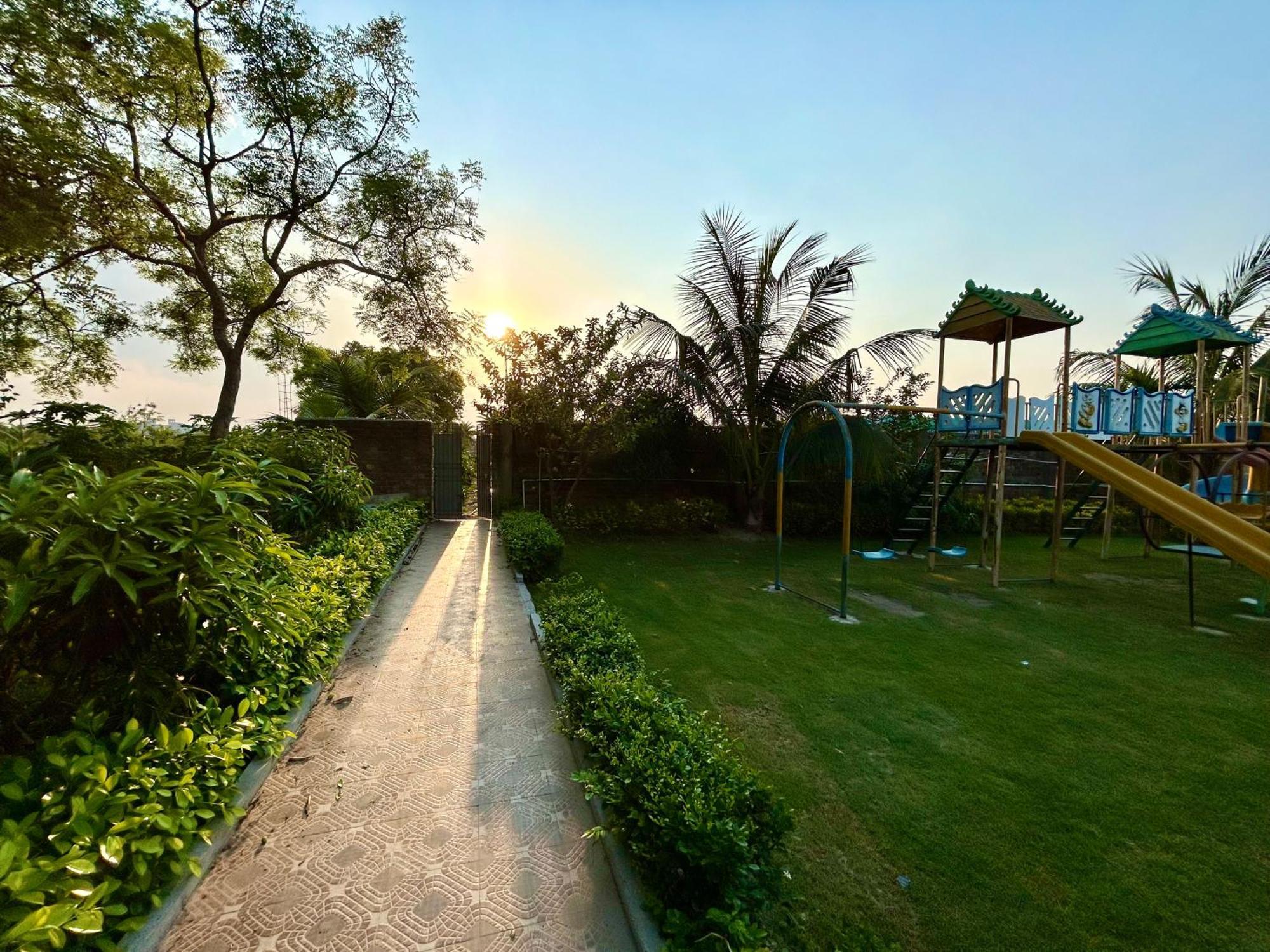 Palli Bangla Resort, Near Ruby Hospital, Anandapur Calcutá Exterior foto