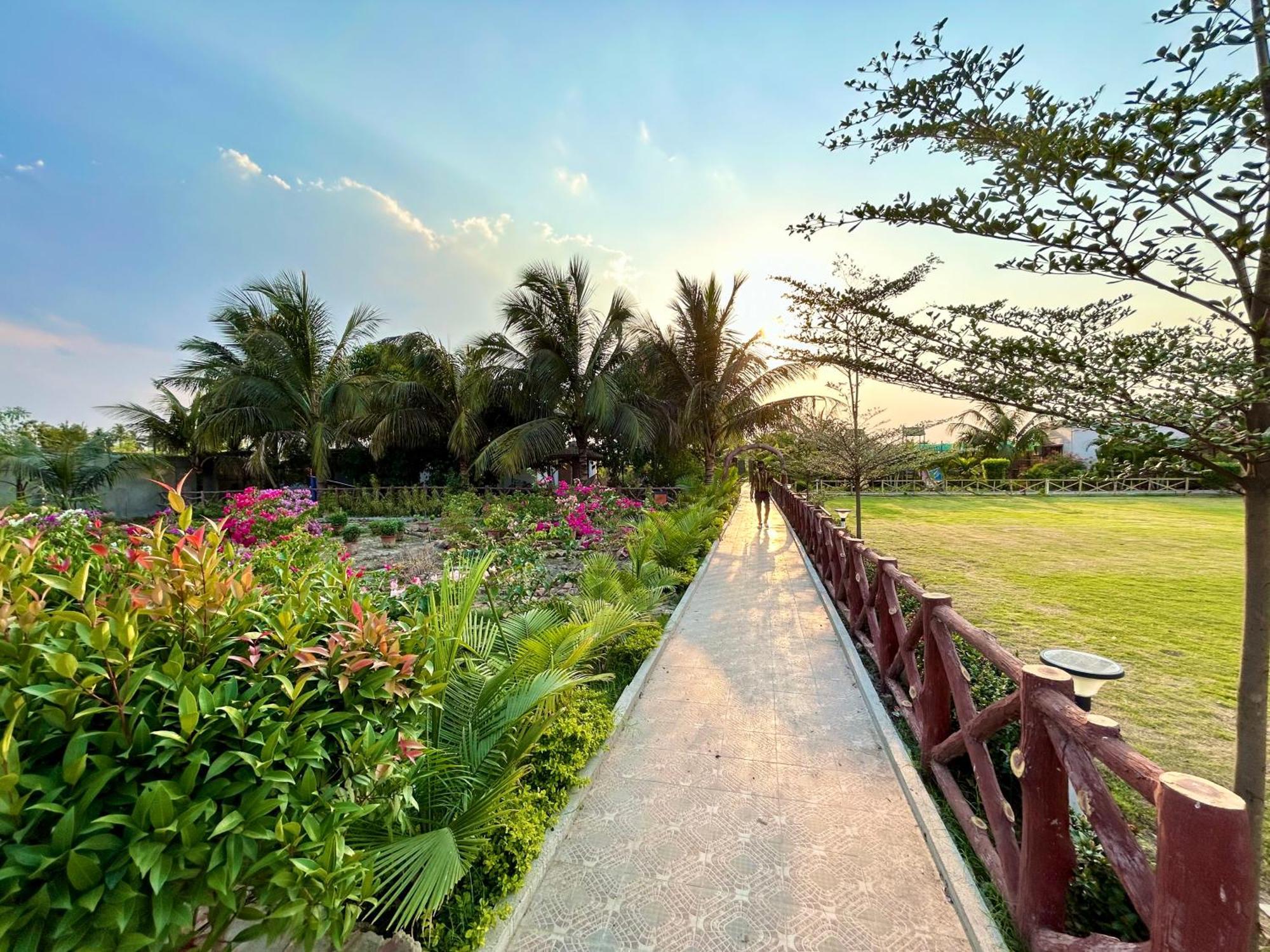 Palli Bangla Resort, Near Ruby Hospital, Anandapur Calcutá Exterior foto